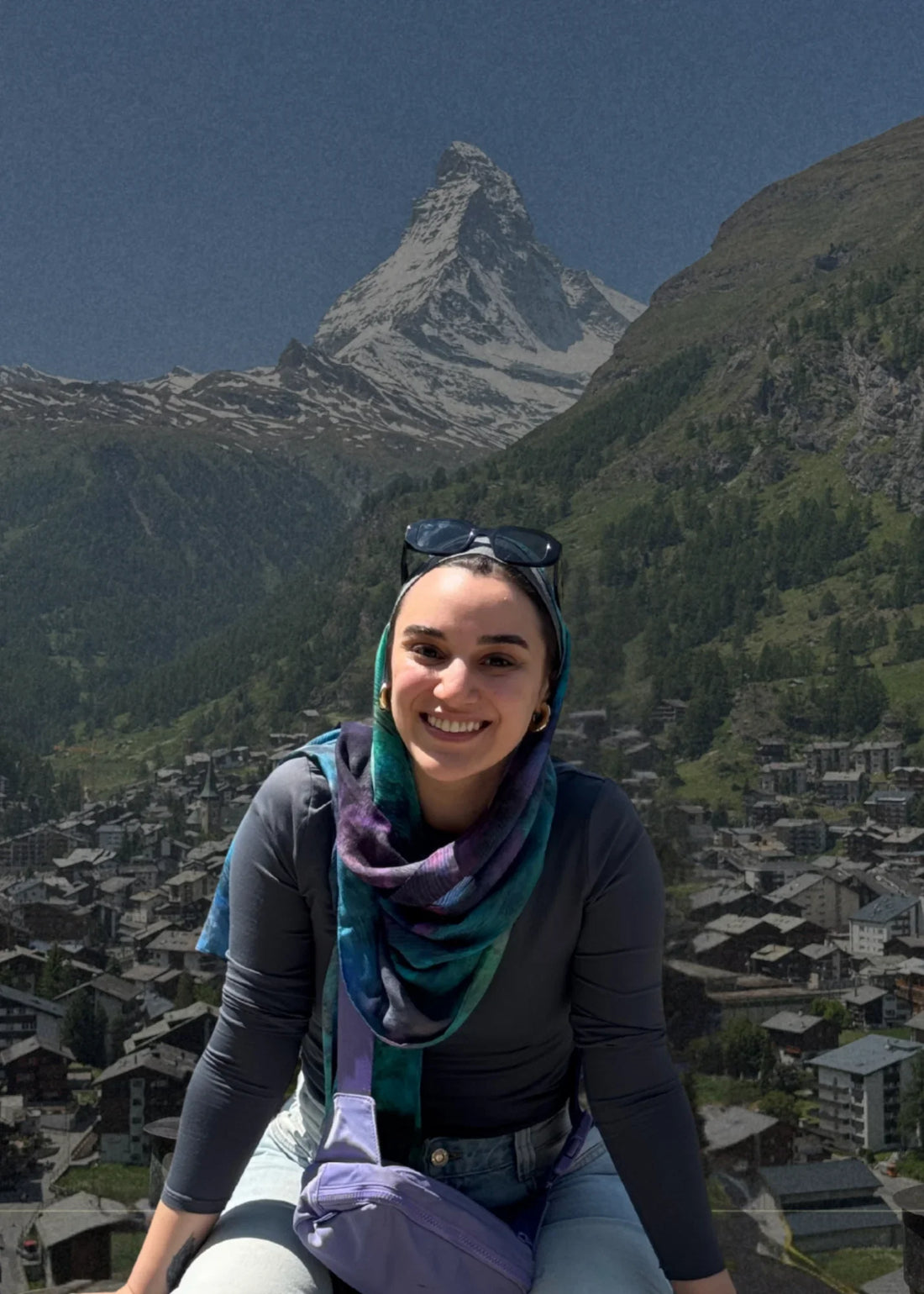 Arab woman traveling in a modest style, reflecting self-expression and personal growth