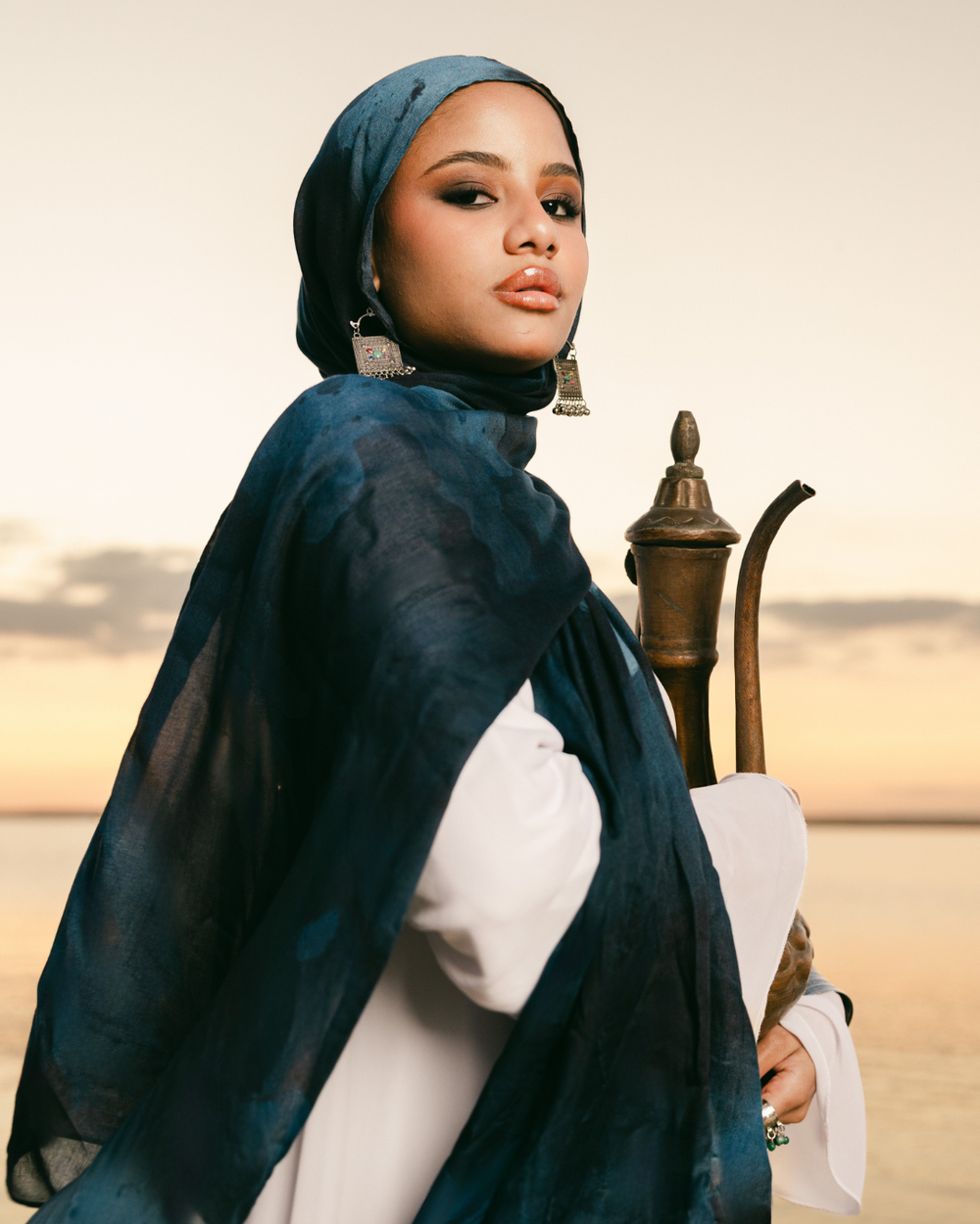 Darya modal scarf worn as a lightweight hijab with calm fluid drape – وشاح داريا مودال يُرتدى كحجاب خفيف بانسيابية هادئة
