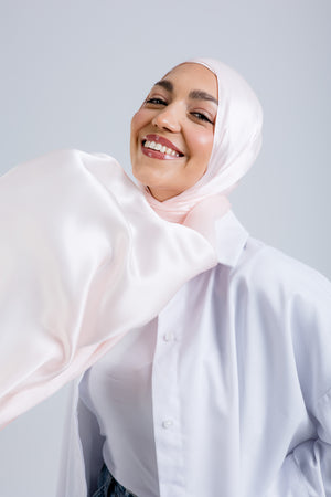 Worood Powder Silk Scarf Rectangle – pastel powder pink silk scarf with smooth matte sheen - وشاح حريري مستطيل Powder من Worood - وشاح حريري بلون وردي فاتح باستيل مع لمعة ناعمة غير لامعة