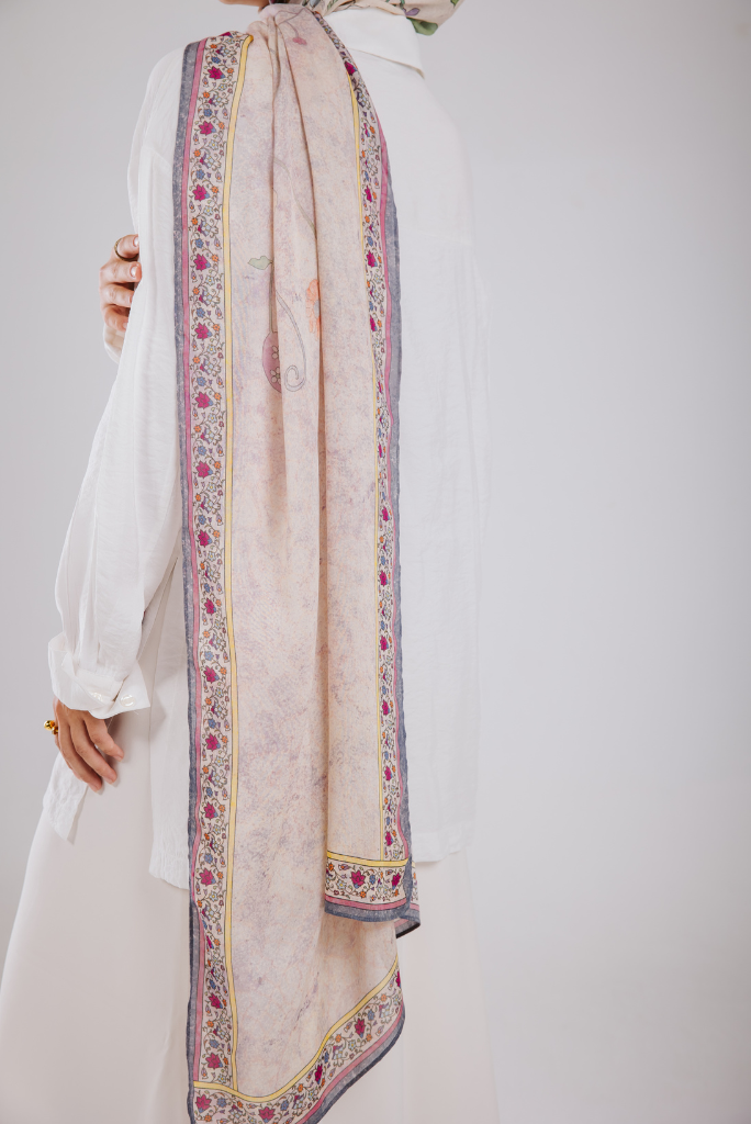 Elegant Rosalie Blush Modal Scarf by Worood – fresh, soft accessory. | سكارف مودال روزالي بلاش من ورود – ناعم ومنعش.