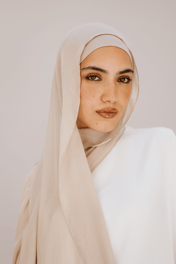 Worood Frappe Bamboo Scarf Set – Warm & Stylish – سكارف بامبو أنيق باللون الفاتح الكريمي – ورود