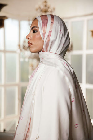 Worood Rosé Insignia Silk Scarf – سكارف حرير روزي إنسجنيا من ورود
