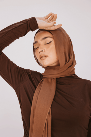 Worood Walnut Bamboo Scarf – Soft & Natural – سكارف بامبو أنيق باللون الرمادي الترابي – ورود